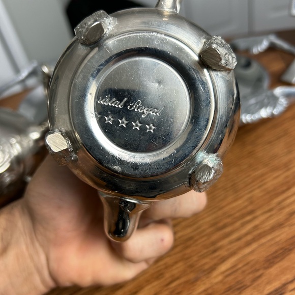 Elegant Vintage-Style Tea Set – 2 Teapots, 2 Trays & 6 Spoons - Picture 8 of 12